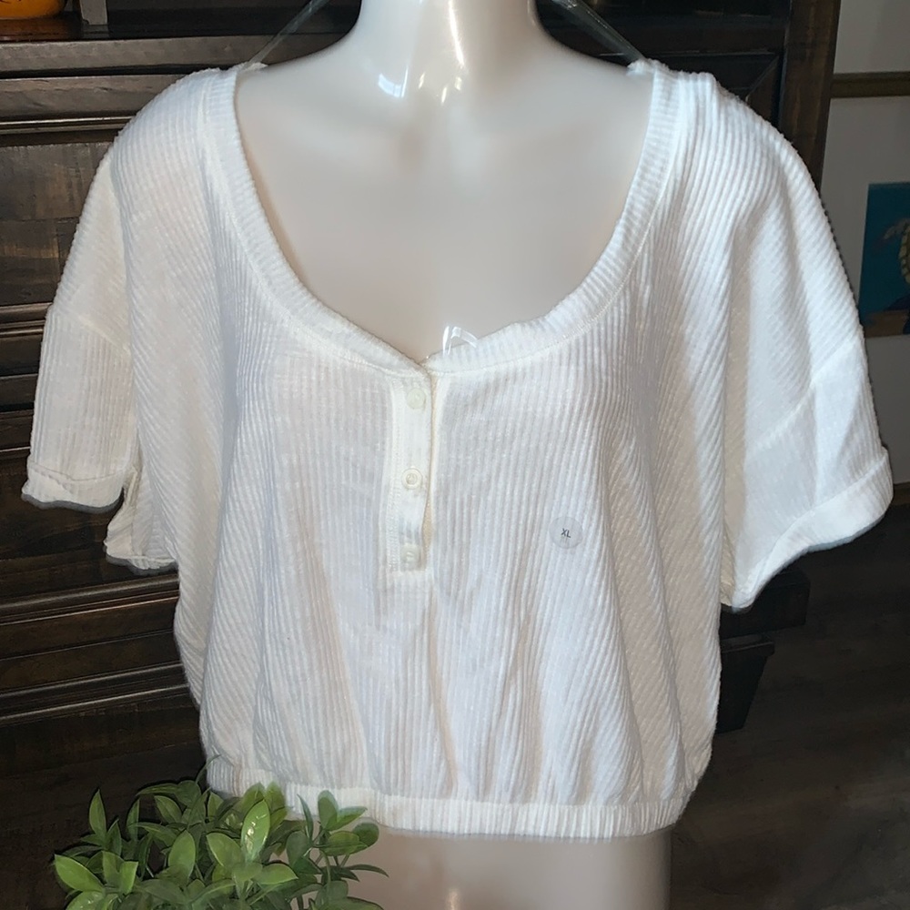 NWT AEROPOSTALE CROP TOP